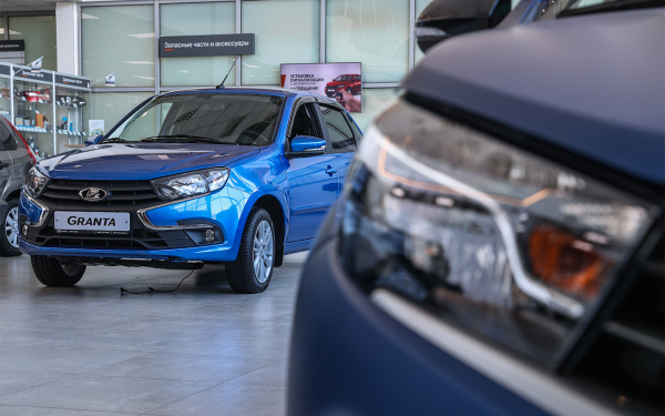 
            УАЗ в такси, падение авторынка и сокращение Lada. Итоги недели
        