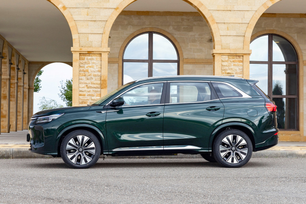 Ай, космос. Тест обновленного гибрида Evolute i-Space на дорогах Дагестана